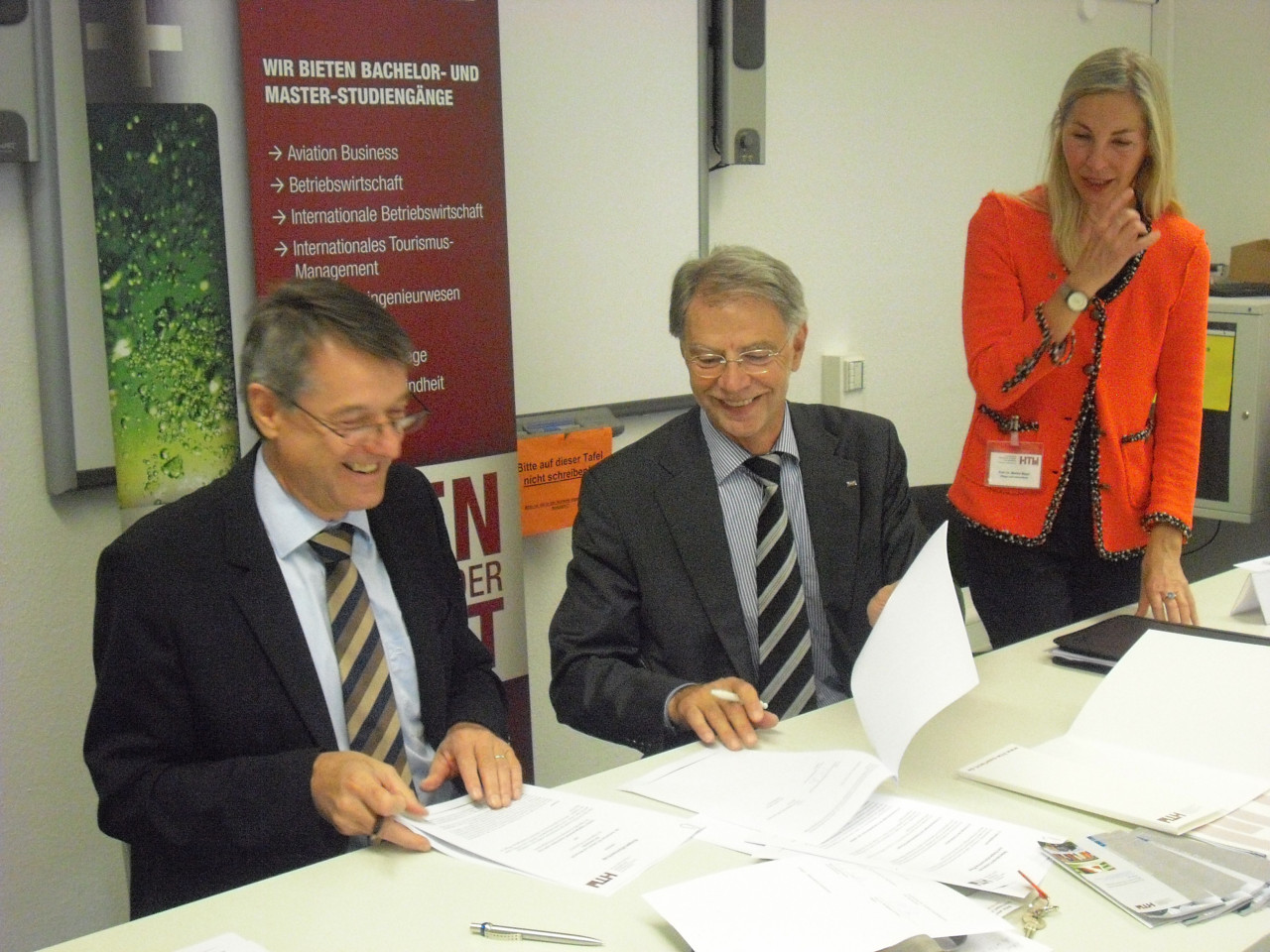 cts-Geschäftsführer Hans-Joachim Backes, HTW-Rektor Prof. Dr. Wolfgang Cornetz und Studiengangleiterin Martha Meyer (von links). 